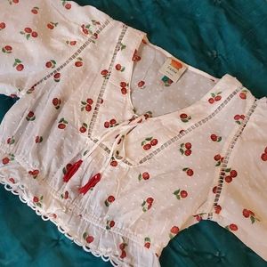 Sweetest floral summer crop top size large